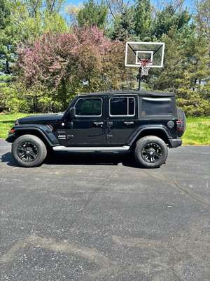 2018 Jeep Wrangler Unlimited - Sahara Sport Utility 4D
