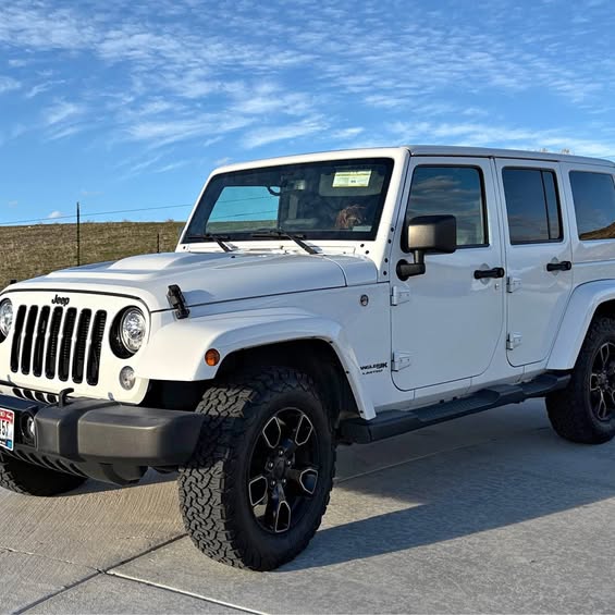 2018 Jeep Wrangler Unlimited - Sahara Altitude Sport Utility 4D