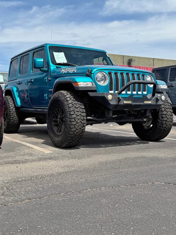 2020 Jeep Wrangler Unlimited - Sahara
