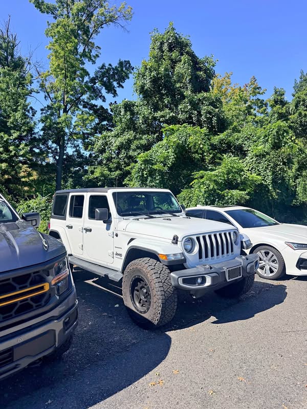 2020 Jeep Wrangler Unlimited - Sahara Sport Utility 4D