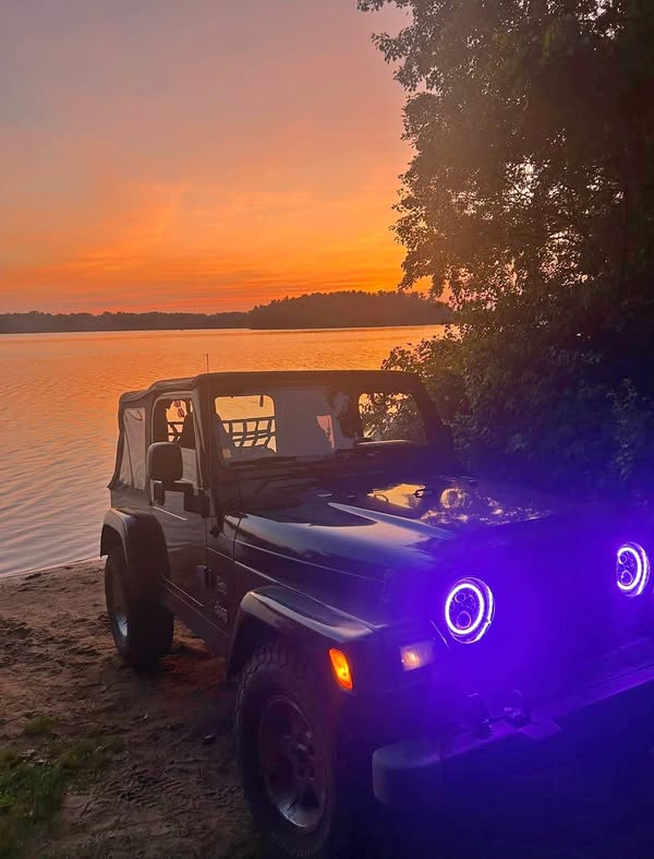 2004 Jeep Wrangler - Sahara Sport Utility 4D