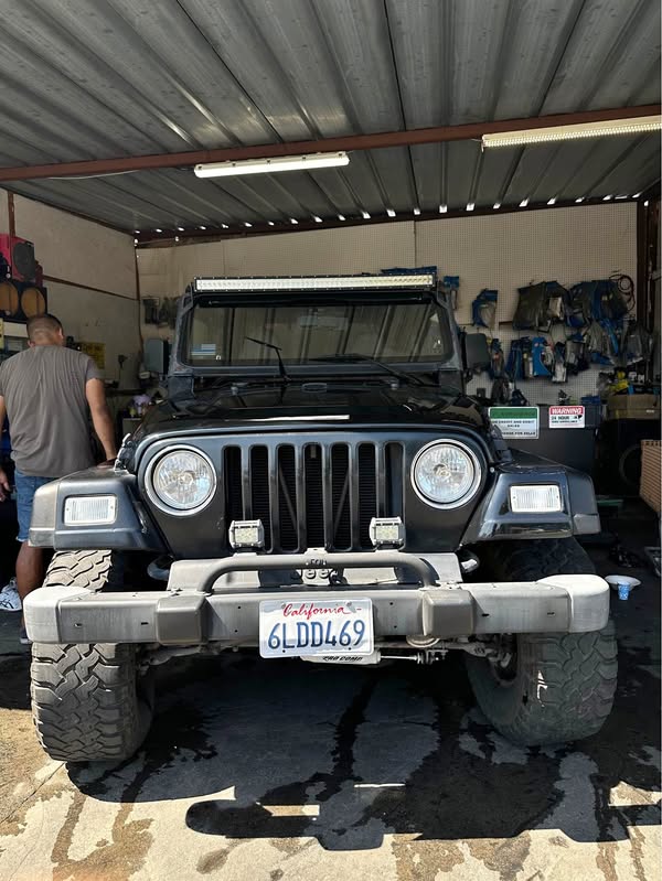 2000 Jeep Wrangler - Yes