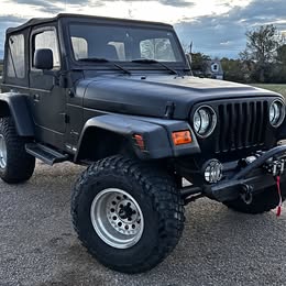 1997 Jeep wrangler sport 4x4 2-dr tj 4.0l 5-speed-manual 33\u2033 tires 3\u2033 lift 146k tons of recent maintenance