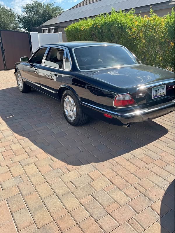 2003 Jaguar XJ - XJ8 Sedan 4D