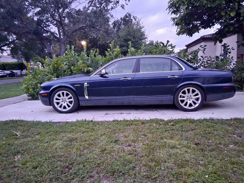 2008 Jaguar XJ - XJ Vanden Plas Sedan 4D