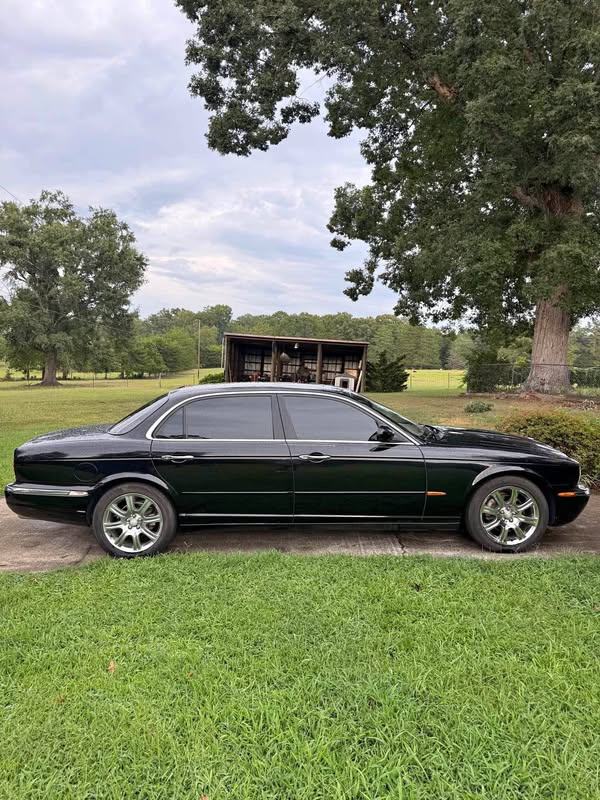 2005 Jaguar XJ - XJ8 L Sedan 4D