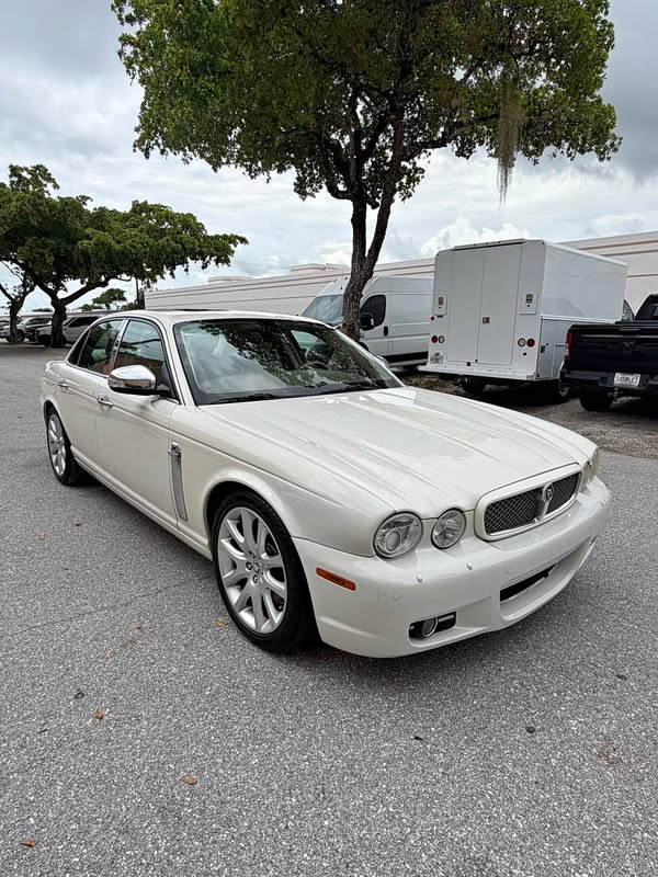 2008 Jaguar XJ - XJ8 Sedan 4D