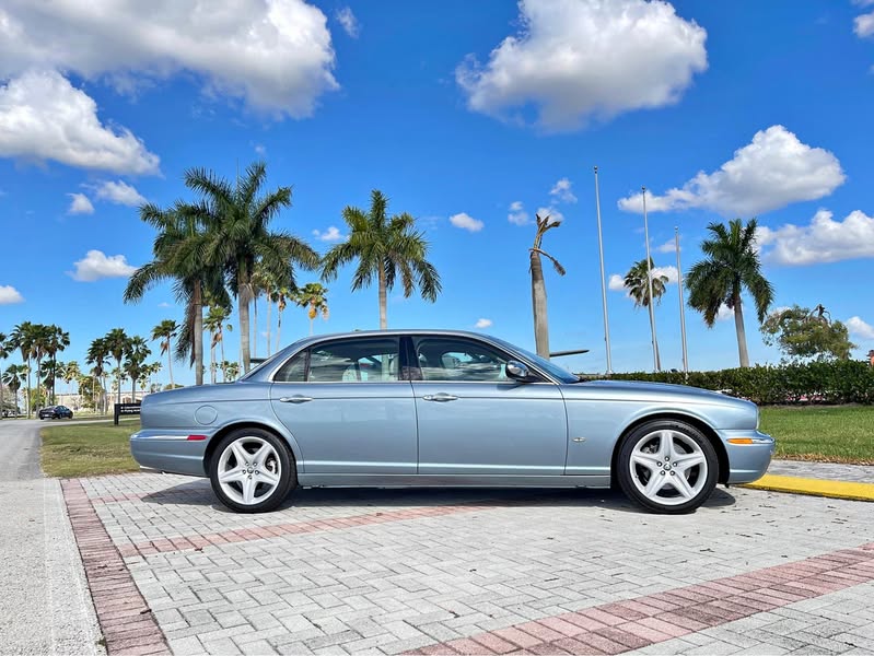 2006 Jaguar XJ - XJ8 Vanden Plas Sedan 4D