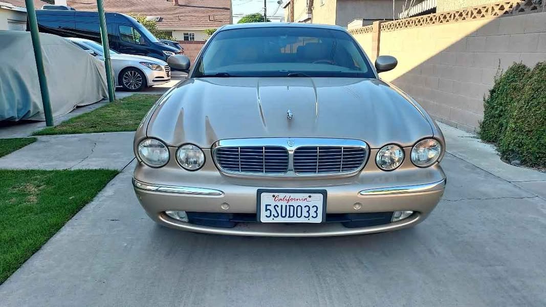2005 Jaguar XJ - XJ8 L Sedan 4D