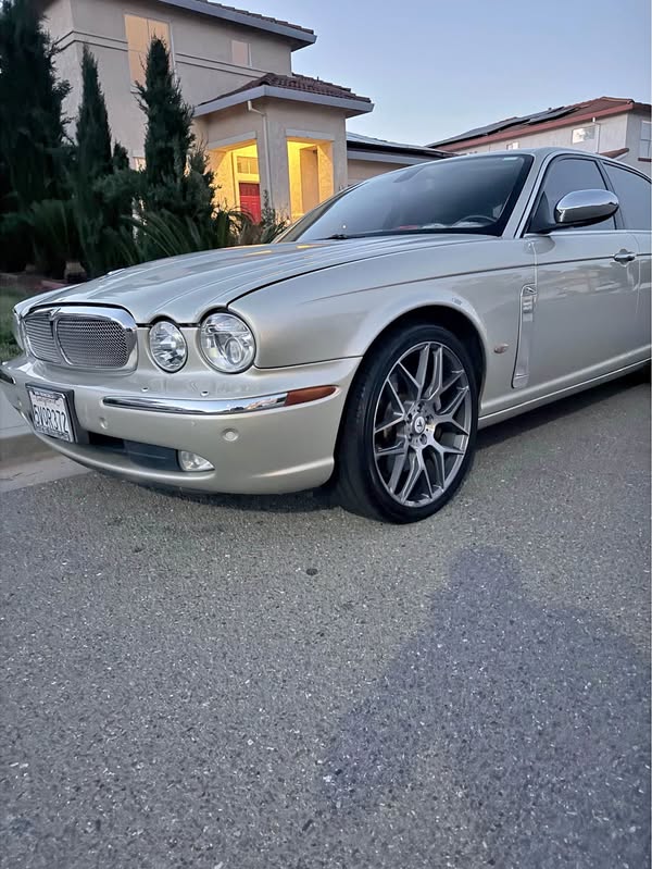 2006 Jaguar XJ - XJ Super V8 Portfolio Sedan 4D