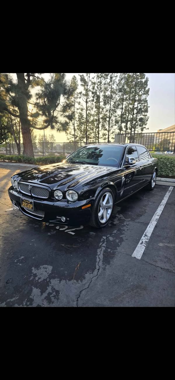 2008 Jaguar XJ - XJ8 Vanden Plas Sedan 4D