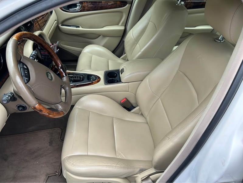 2005 Jaguar XJ - XJ8 L Sedan 4D