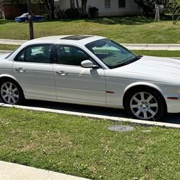 2004 Jaguar XJ - XJ8 L Sedan 4D