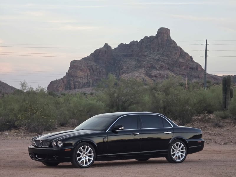 2009 Jaguar XJ - XJ8 L Sedan 4D