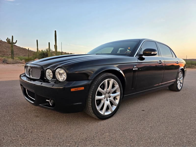 2009 Jaguar XJ - XJ8 L Sedan 4D