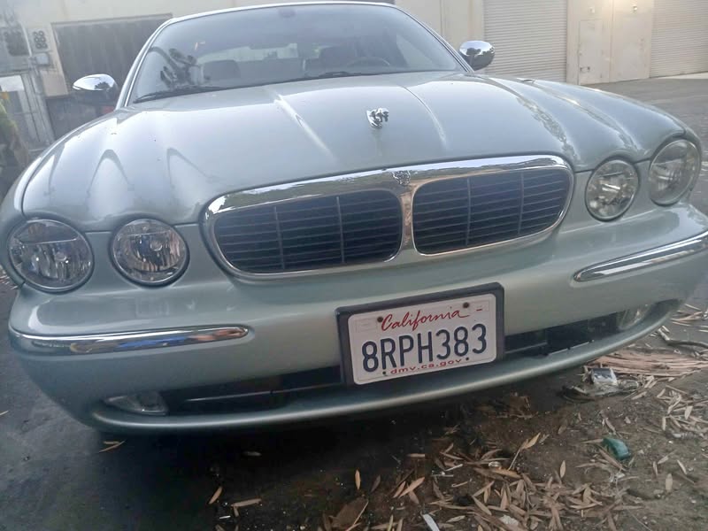 2004 Jaguar XJ - XJ8 Sedan 4D