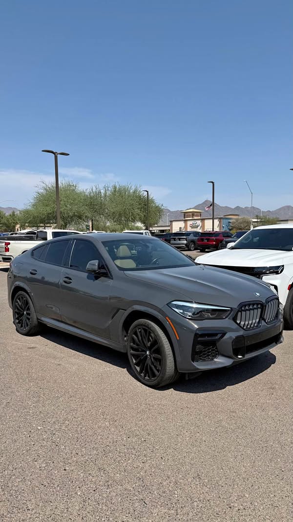 2022 BMW X6 M - 50i