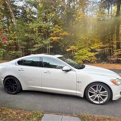 2010 Jaguar XF - XF Sedan 4D