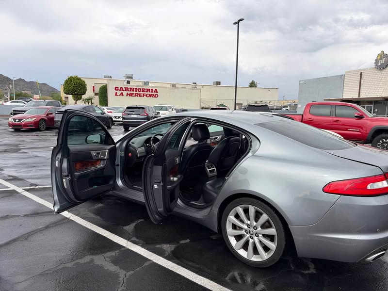 2010 Jaguar XF - XF Sedan 4D