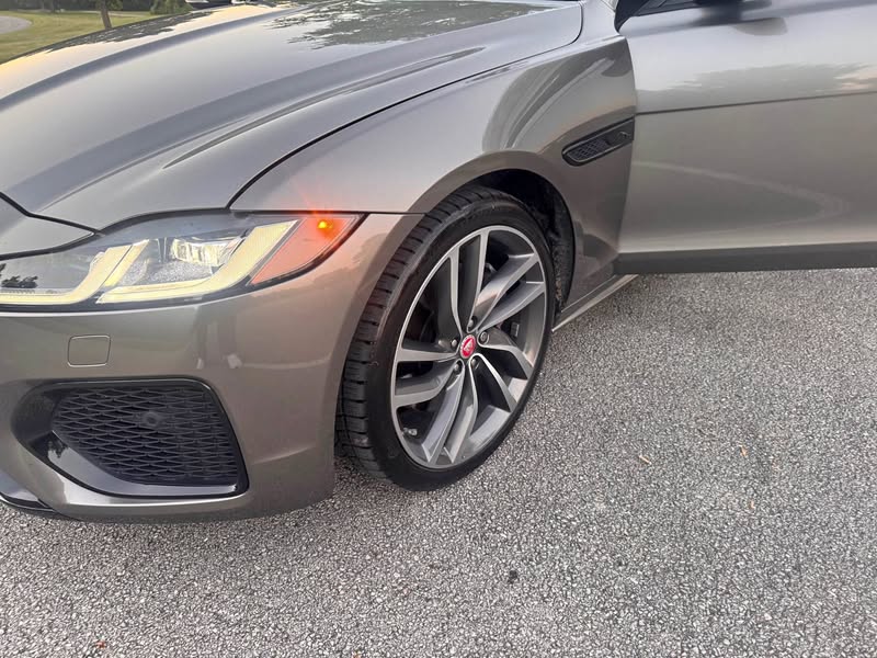 2022 Jaguar XF - P300 R-Dynamic SE Sedan 4D