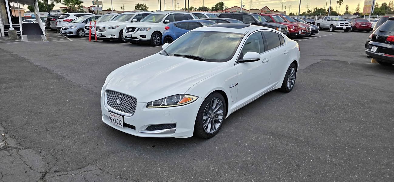 2013 Jaguar XF - Luxury Sedan 4D