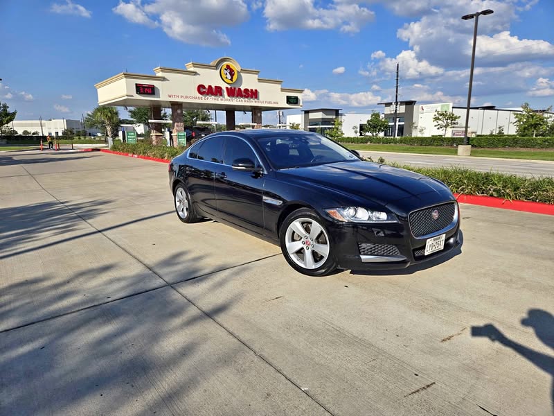 2018 Jaguar XF - XF 25t Premium Sedan 4D