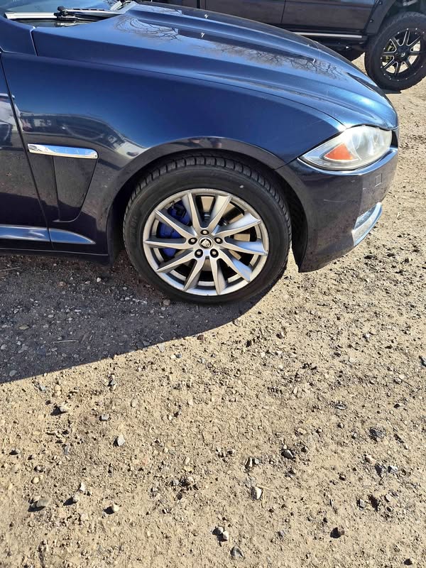 2013 Jaguar XF - XF Sedan 4D