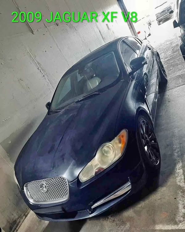 2009 Jaguar XF - Premium Luxury Sedan 4D