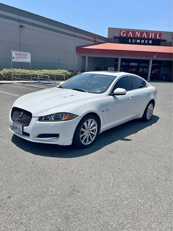 2015 Jaguar XF - Luxury Sedan 4D