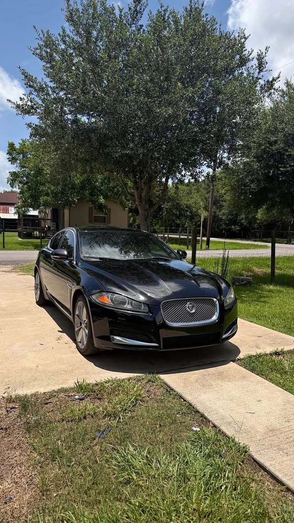 2015 Jaguar XF - 3.0 Awd supercharged Trades\/cash