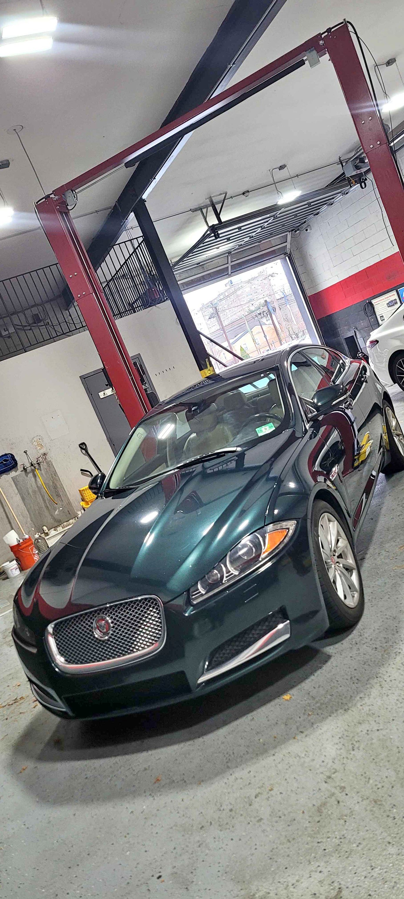 2014 Jaguar XF - Sedan 4D