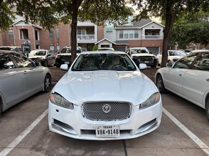2014 Jaguar XF - Luxury Sedan 4D