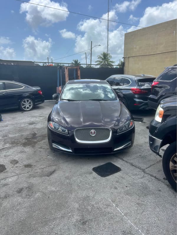 2014 Jaguar XF Clean Title 3000$ Total  - Mechanic Special Needs key progr