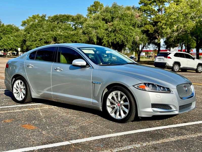 2015 Jaguar XF - XF 25t Prestige Sedan 4D