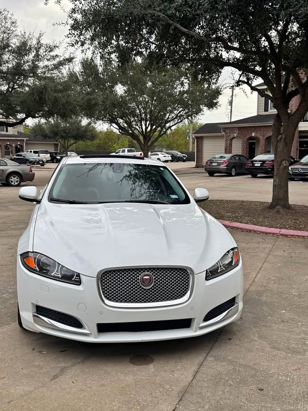 2015 Jaguar XF - XF Premium Sedan 4D
