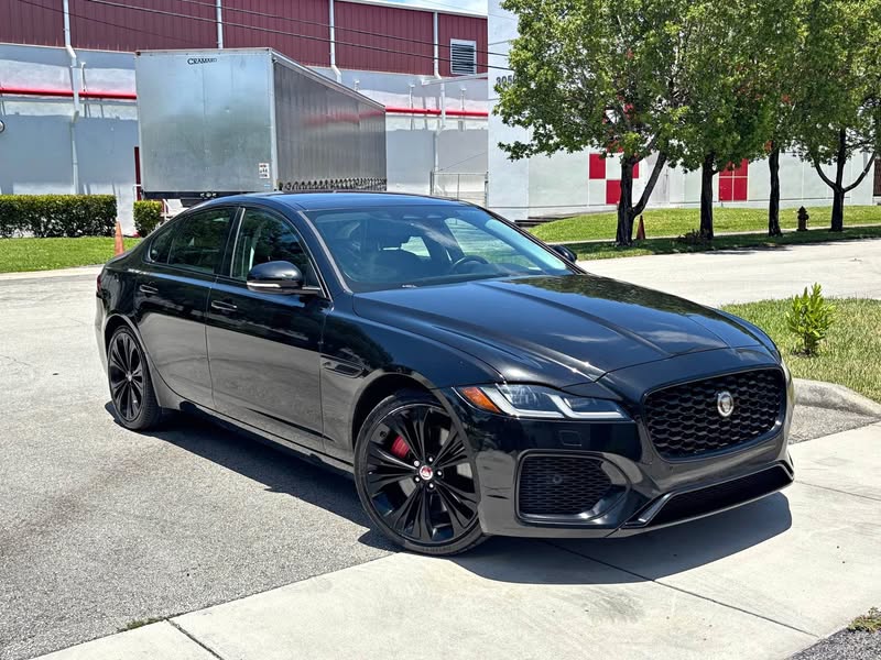 2022 Jaguar XF - P250 SE Sedan 4D