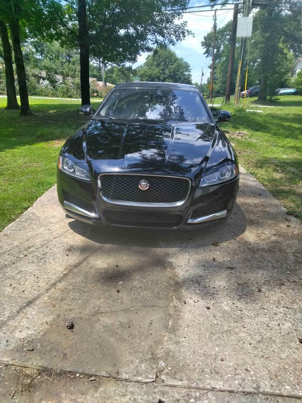 2017 Jaguar XF - XF 20d Sedan 4D