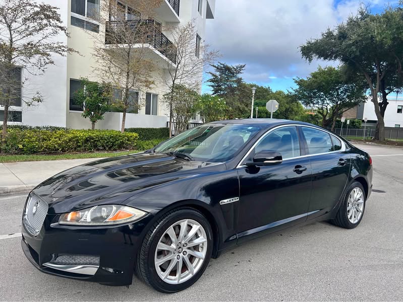 2014 Jaguar XF - Sedan 4D