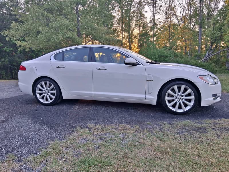 2010 Jaguar XF - Premium Sedan 4D