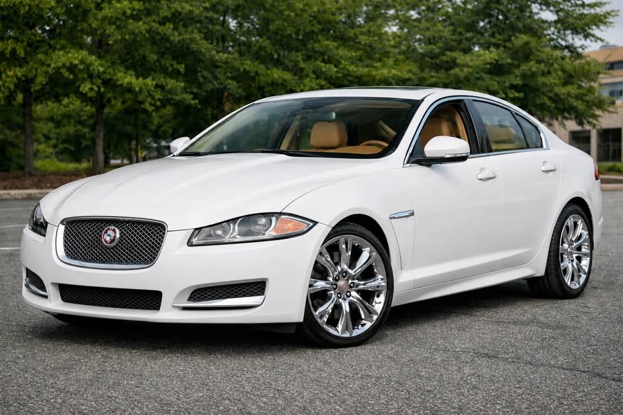 2014 Jaguar XF - XF 3.5t Prestige Sedan 4D