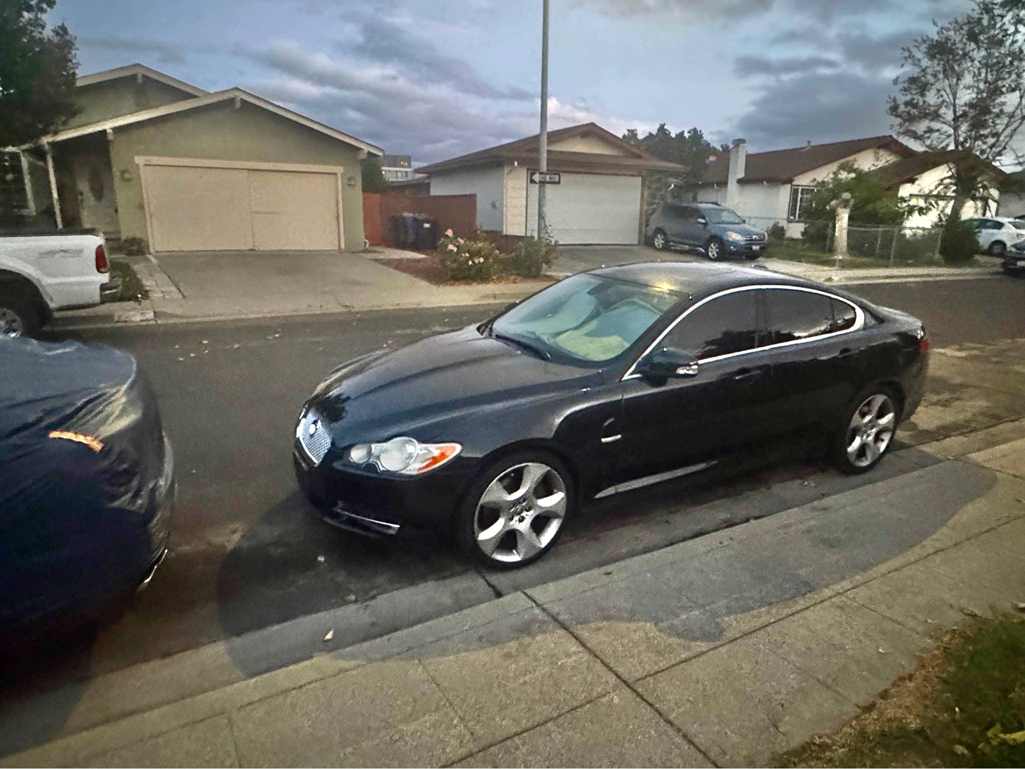 2009 Jaguar XF - Supercharged Sedan 4D
