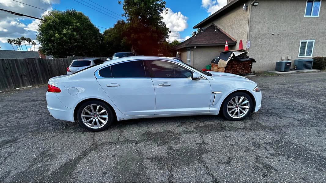 2014 Jaguar XF - Sedan 4D