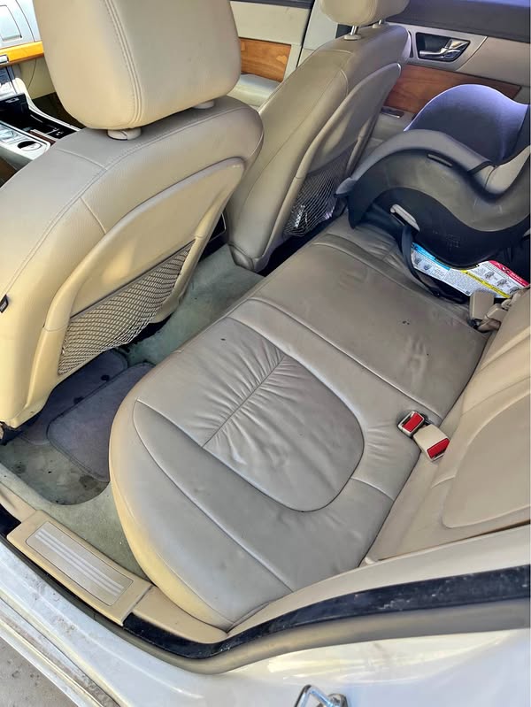 2010 Jaguar XF - XF Sedan 4D
