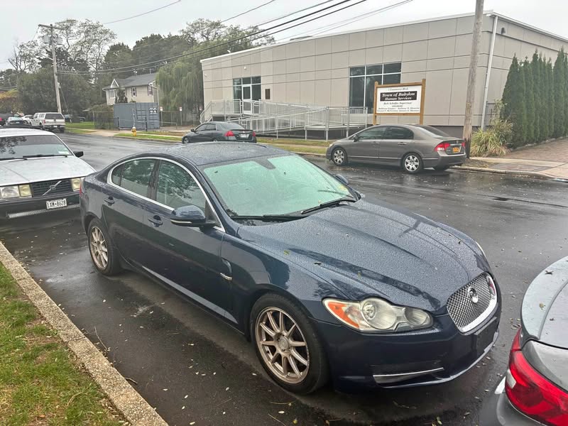 2011 Jaguar XF - Premium Luxury Sedan 4D
