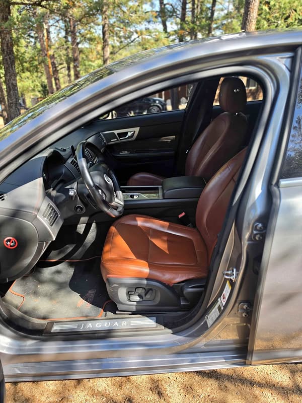 2011 Jaguar XF - Supercharged Sedan 4D