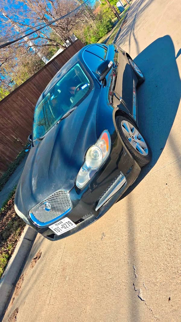 2009 Jaguar XF - Premium Luxury Sedan 4D