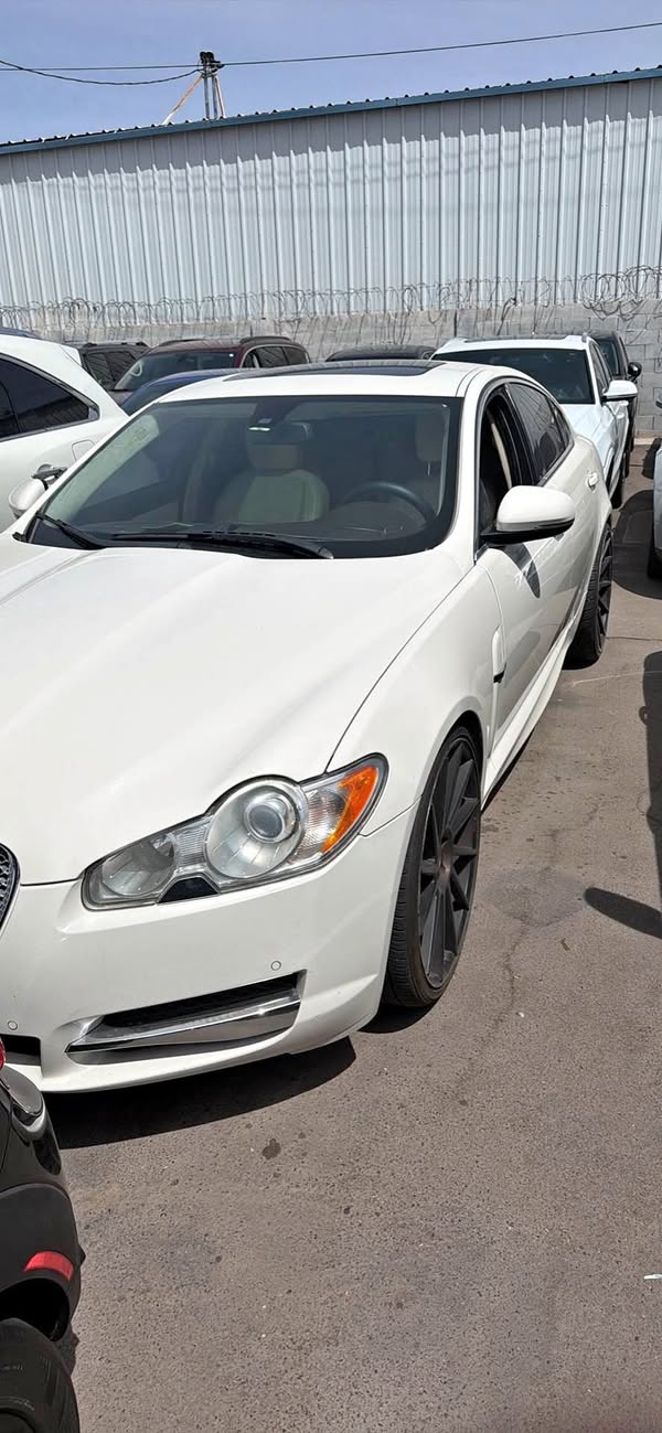 2010 Jaguar XF - Supercharged Sedan 4D