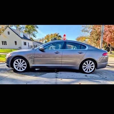 2010 Jaguar XF - Luxury Sedan 4D