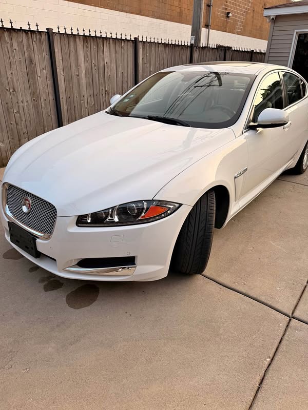2012 Jaguar XF Portfolio mint condition