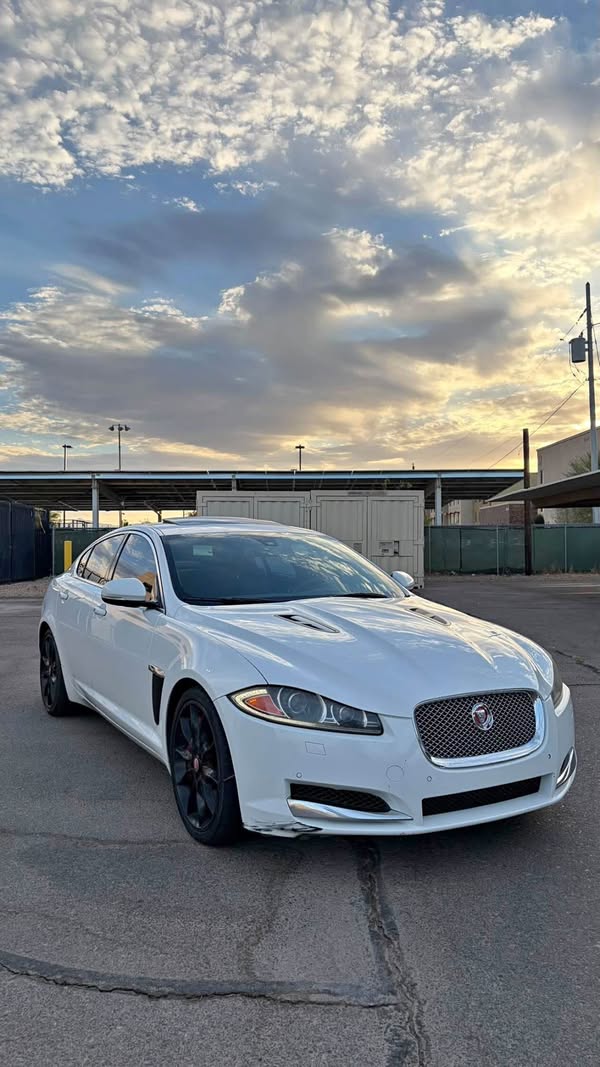 2014 Jaguar XF - XF Supercharged Sports Sedan 4D